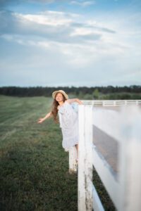 girl enjoying the breeze wearing clothes and accessories from Zara Kids