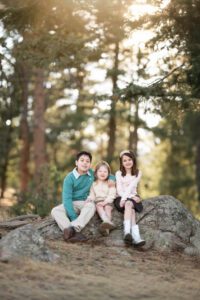 sibblings posing for a photo